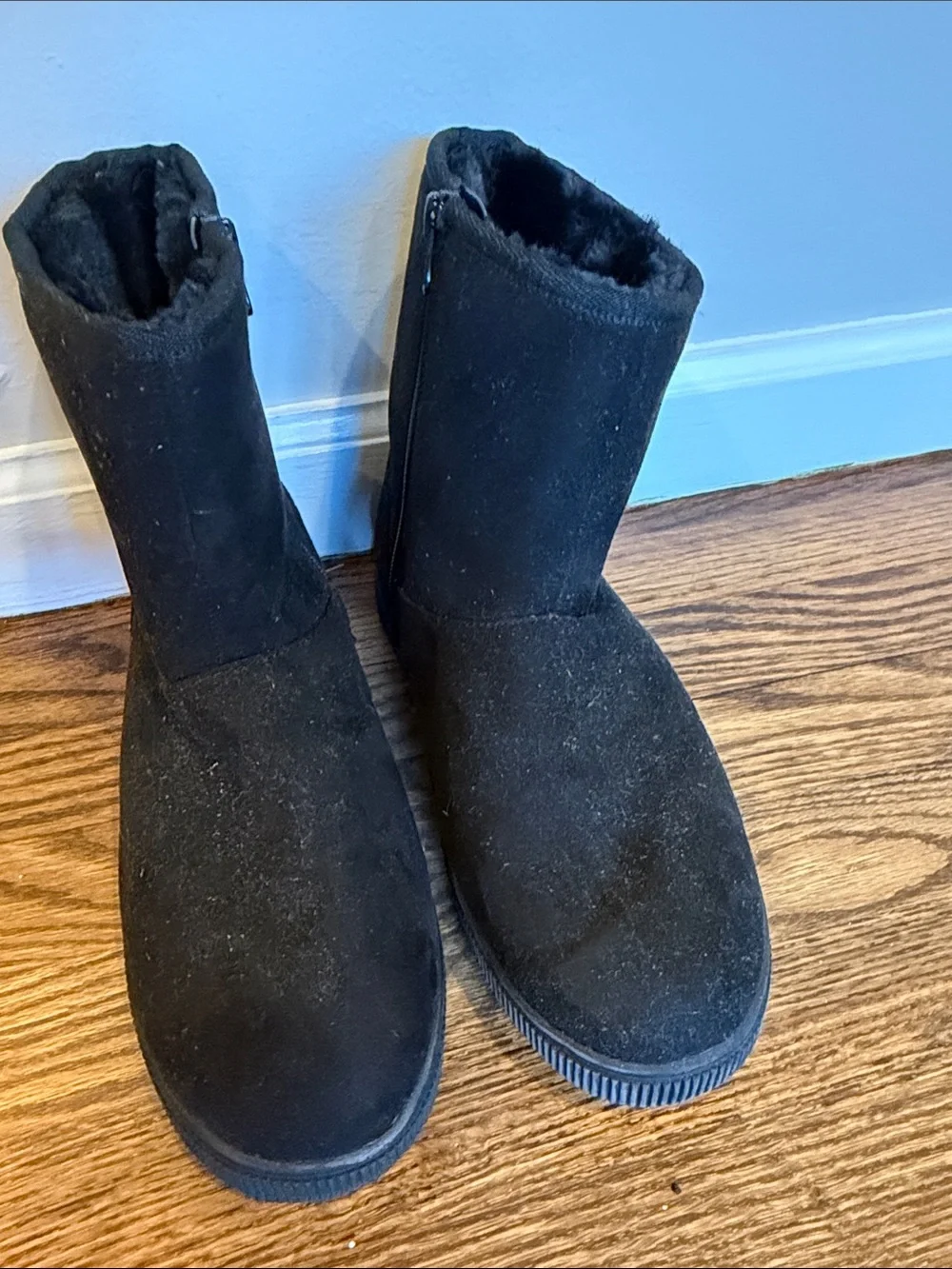Cat & Jack Black Textured Sole Boot Size 5